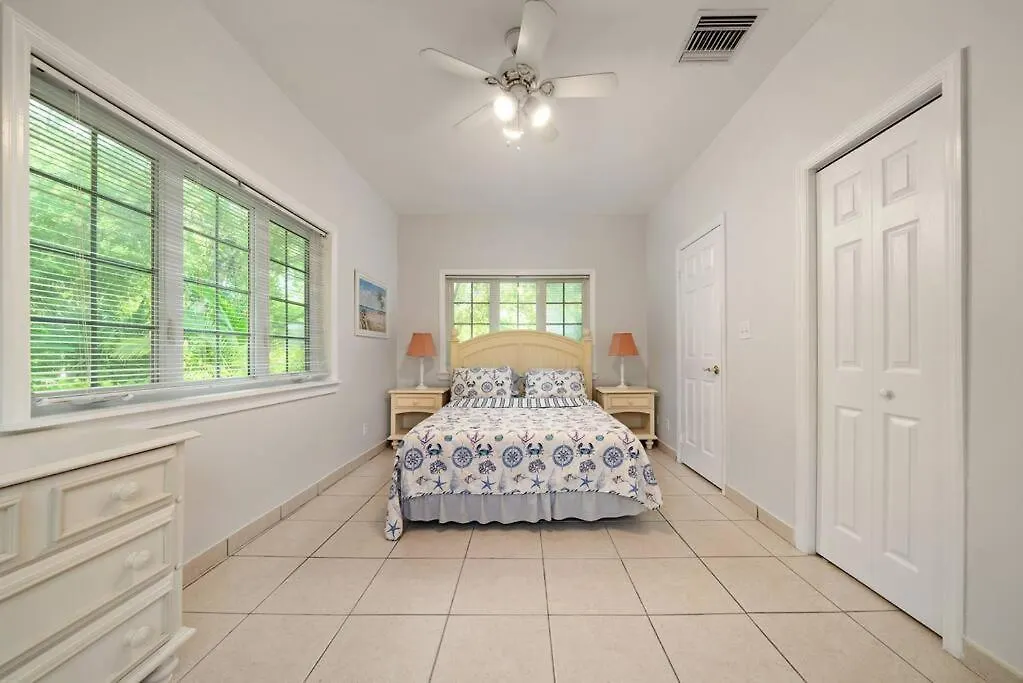 Peace And Play Villa Moss Town Bahamas
